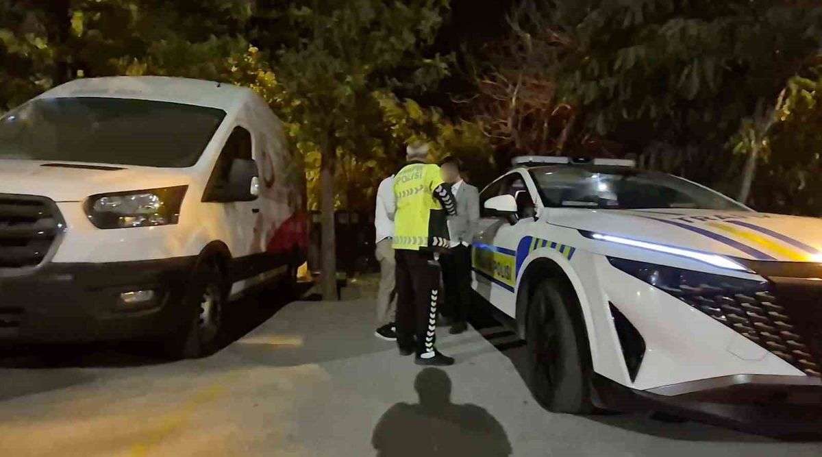 Eskişehir'de alkollü sürücüye 'ayıp' sitemi, aracı almaya gelen yakını da alkollü çıktı