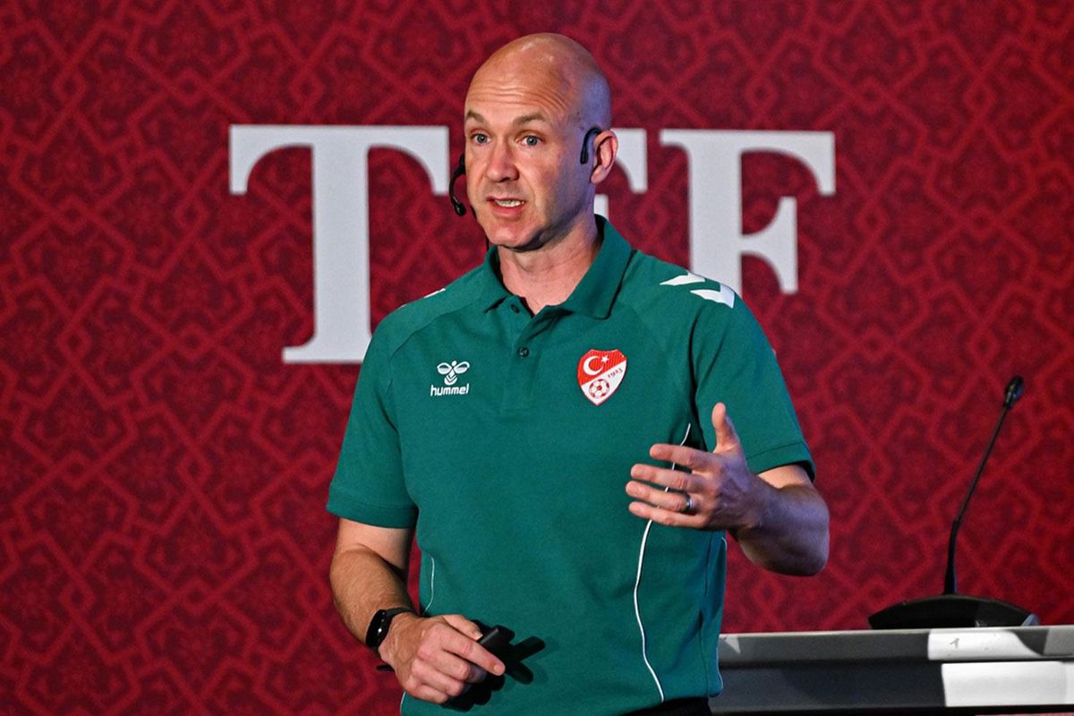 Anthony Taylor, Fenerbahçe'nin penaltı beklediği pozisyonları değerlendirdi