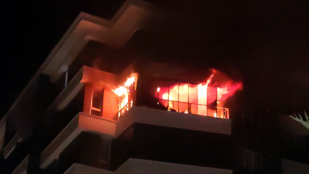 Aksaray'da Apartman Yangını: 14 Kişi Dumandan Etkilendi