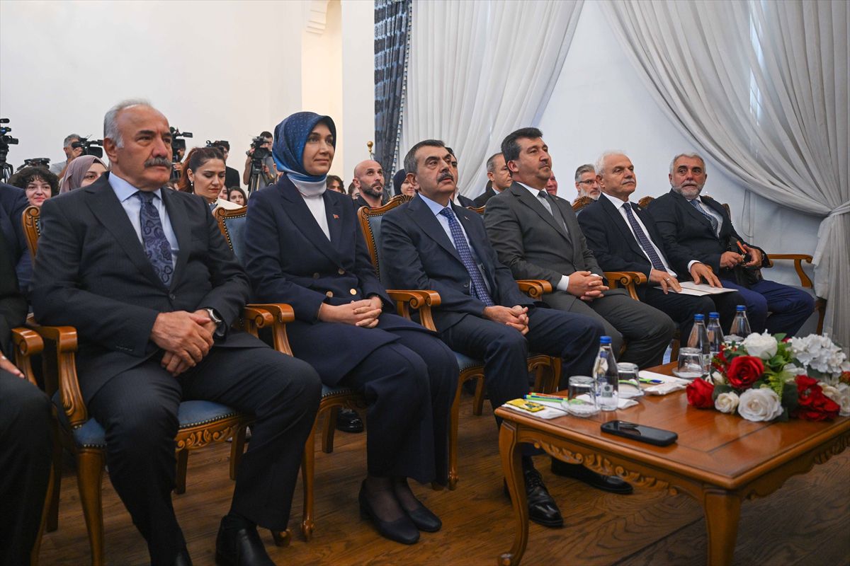 Bakan Tekin: Müfredatta milli birlik ve beraberlik vurgusu