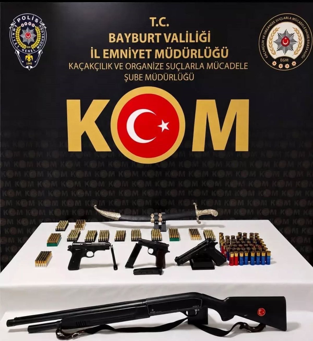 Bayburt'ta Kaçakçılık Operasyonu: 3 Tabanca, Tüfek ve 665 Fişek Ele Geçirildi