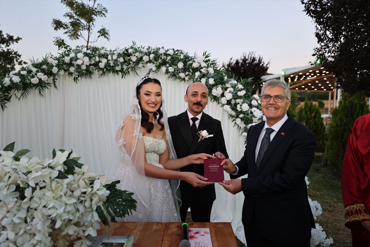 Bingöl Vali Yardımcısı ve Başkomiser Dünya Evine Girdi