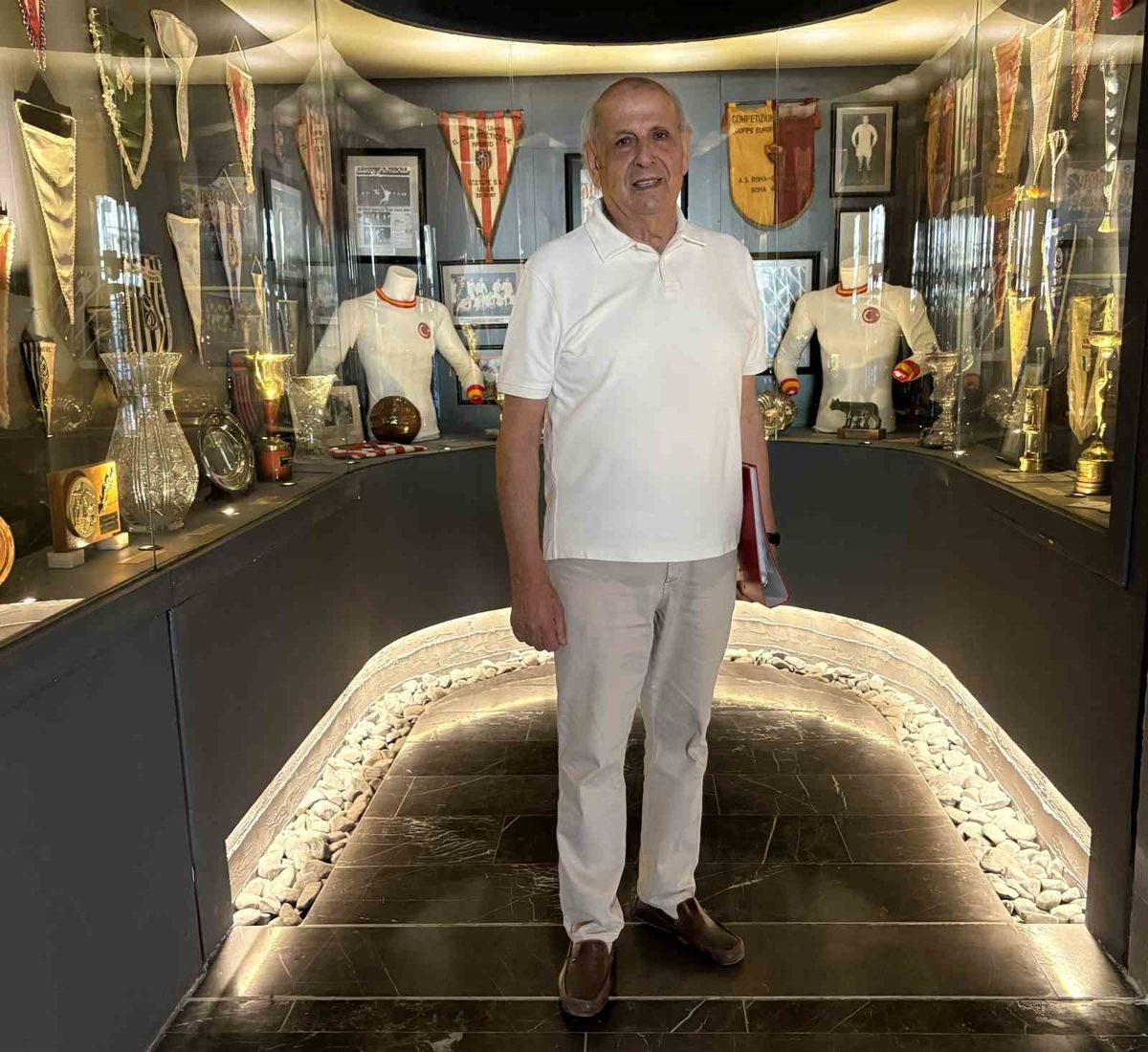 Göztepe ve Galatasaray'ın 53 Yıllık Centilmenlik Öyküsü: Kupa Ortadan İkiye Bölündü
