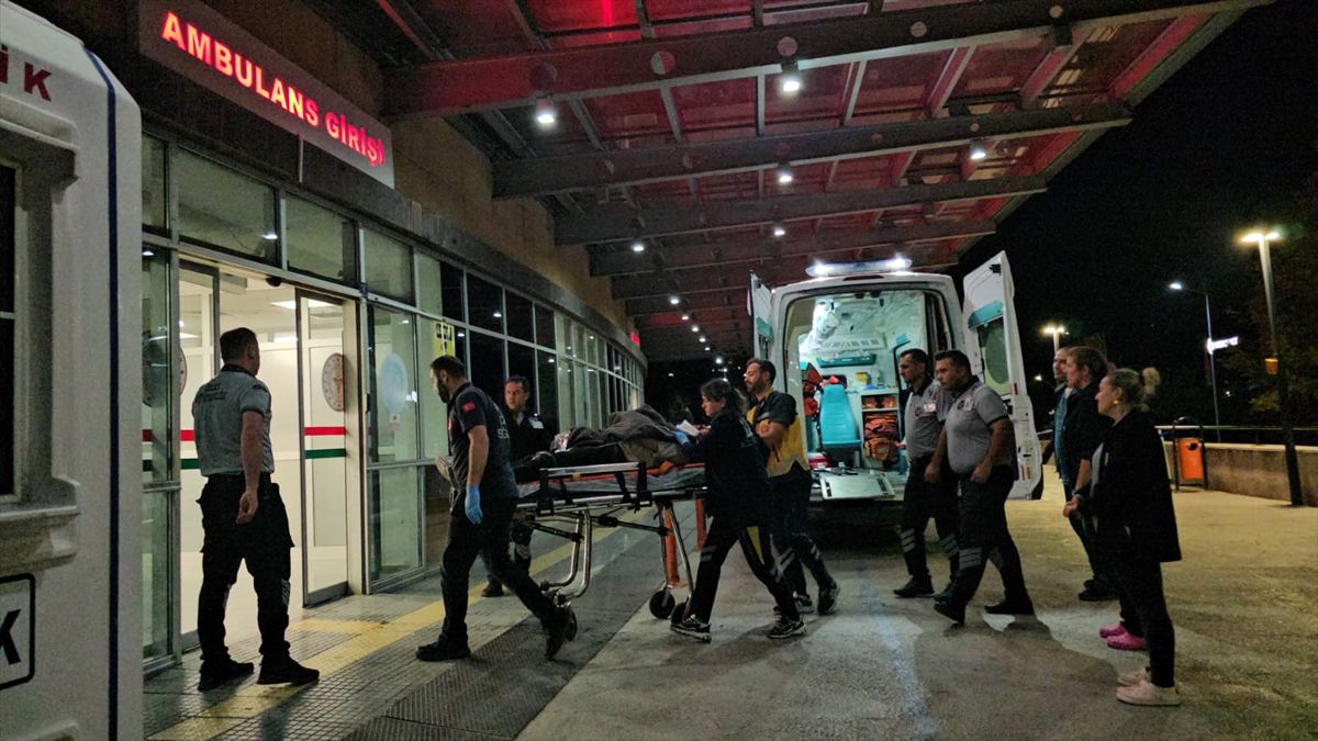 Çorum'da motokurye kaldırıma çarptı: Ağır yaralandı