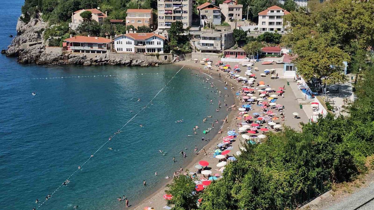 Kapuz Plajı yasak sonrası doldu taştı