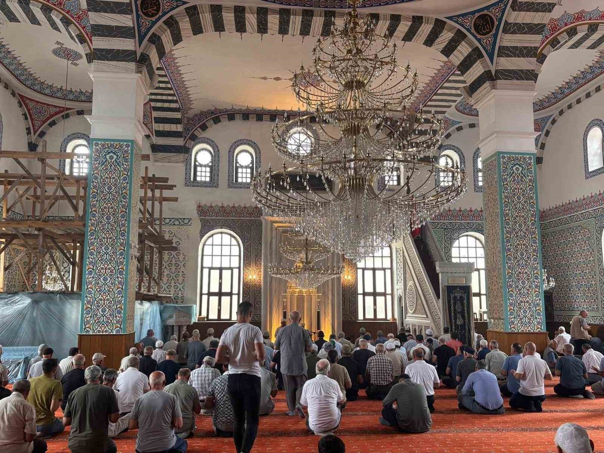 Düzce’de Deprem Şehitleri İçin Kur’an-ı Kerim Ziyafeti