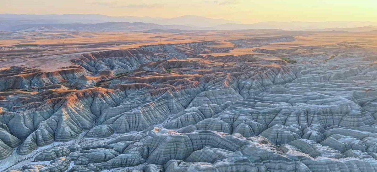 Gökkuşağı Tepeleri Gün Batımında Büyüledi