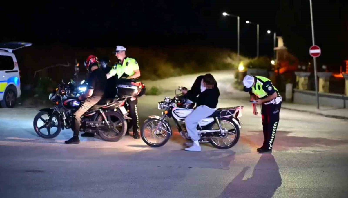 Edirne'de Motosiklet Sürücülerine Gece Trafik Denetimi
