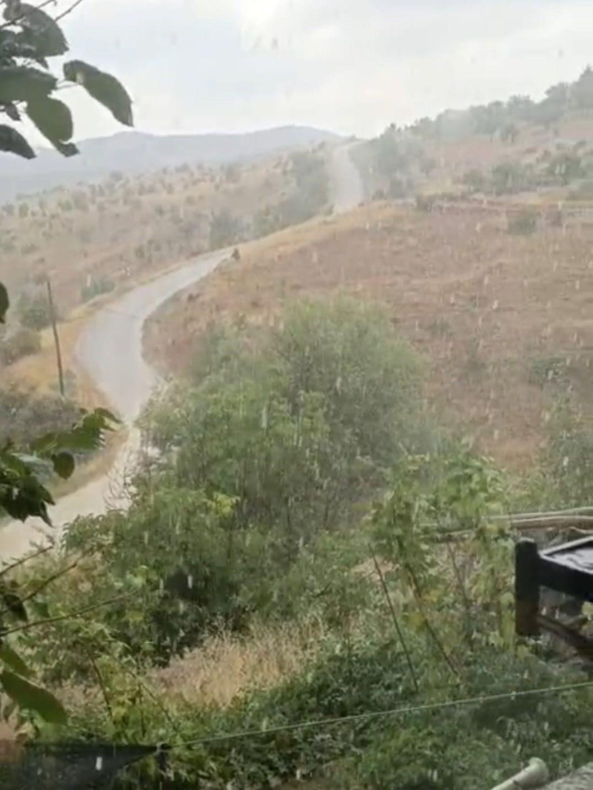 Keban'da Sağanak Yağış Hayatı Olumsuz Etkiledi