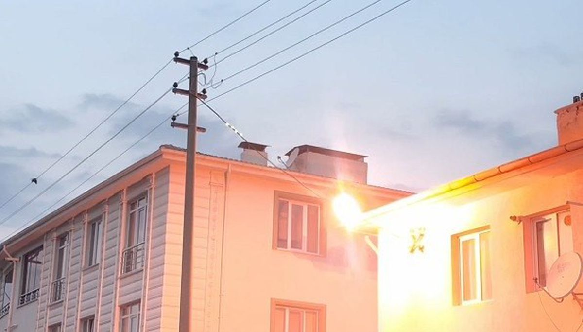 Erzincan'da Elektrik Kabloları Art Ardına Patladı