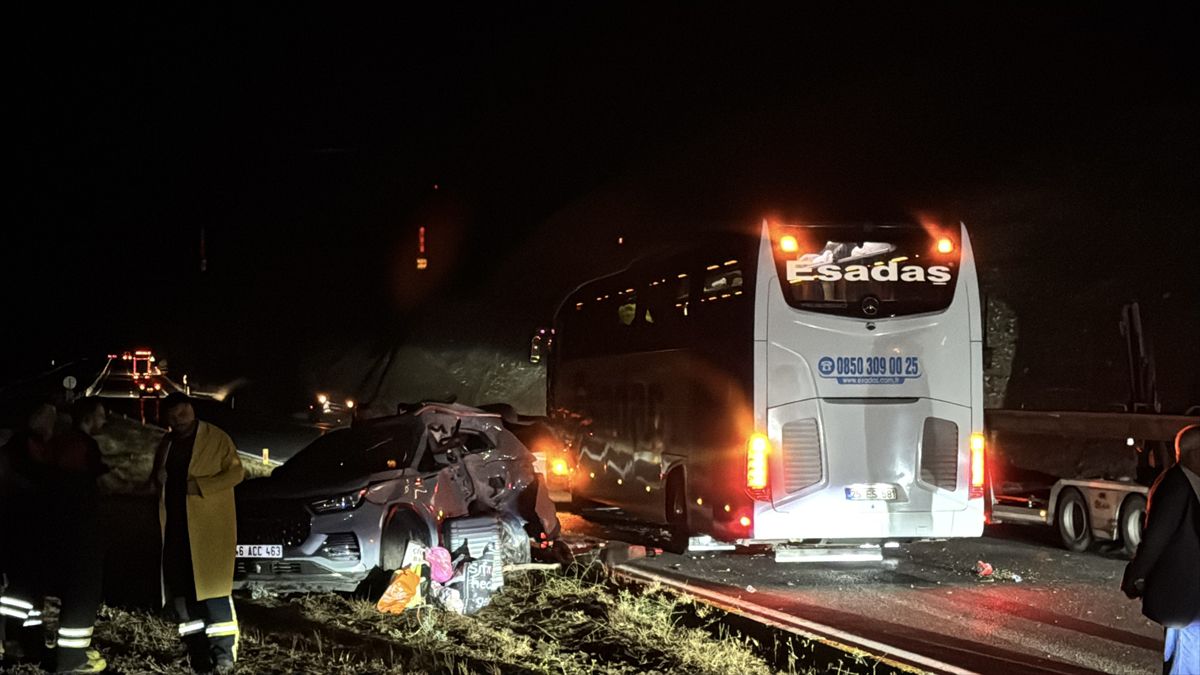 Erzincan’da Otobüs-SUV Çarpışması: 7 Yaralı