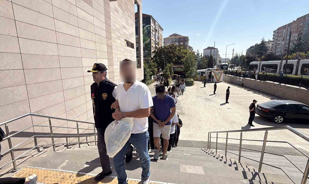 Dev Dolandırıcılık Operasyonunda 90 Şüpheli Adliyede