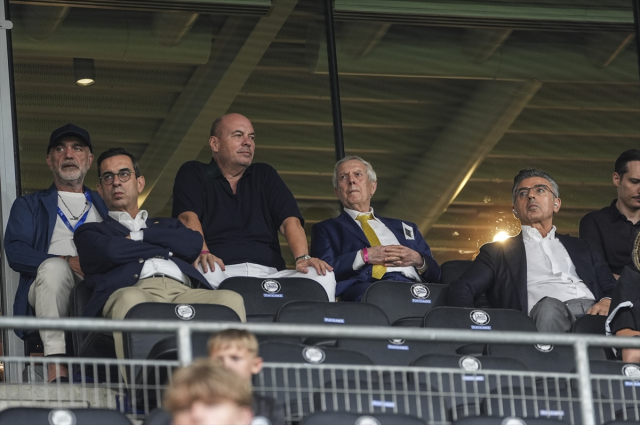 fenerbahcede ortaligi karistir 20151606 3615 1 m