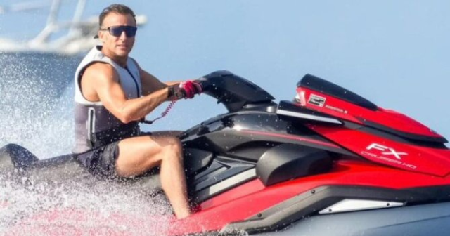 fransa yaniyor macron jet ski 20150760 1692 1 m