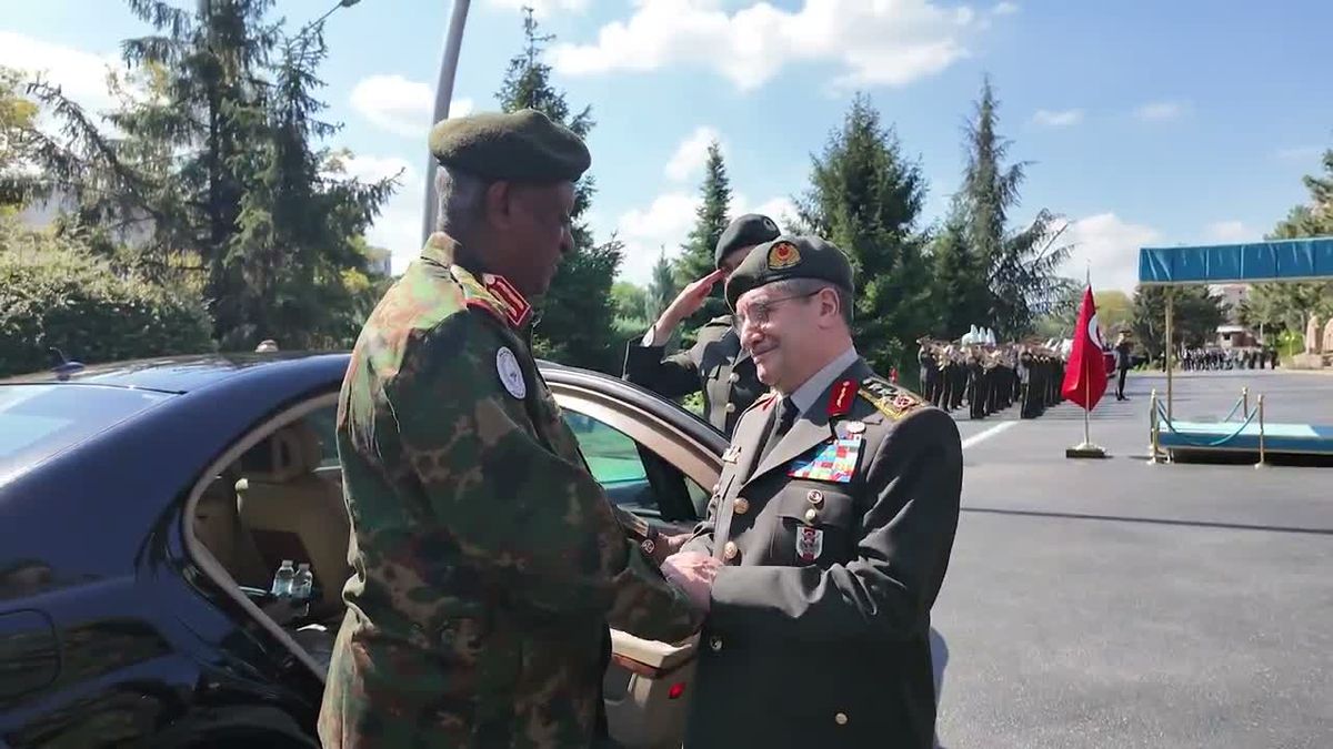 Genelkurmay Başkanı Bayraktaroğlu, Sudanlı mevkidaşı Elatta'yı askeri törenle karşıladı
