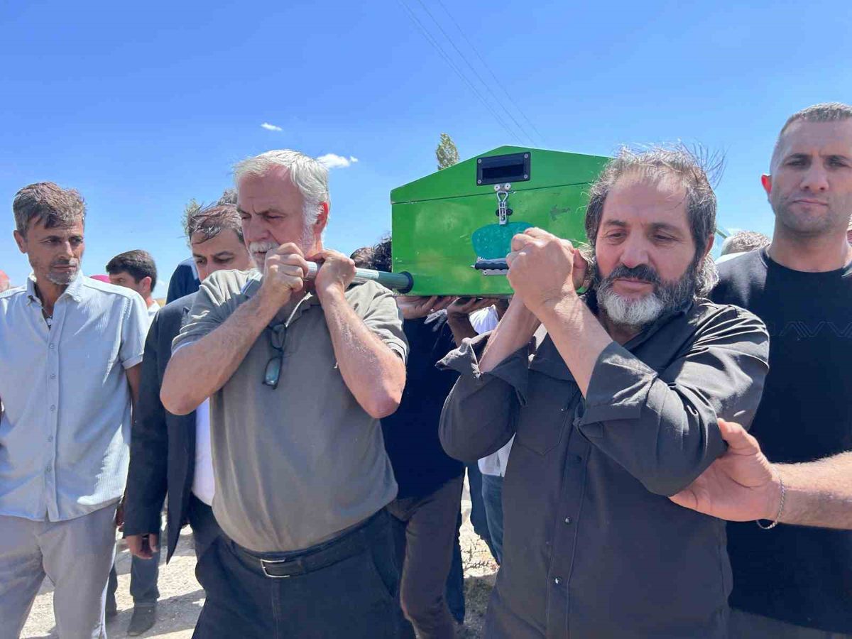İHA Bölge Müdürü’nün oğlu son yolculuğuna uğurlandı
