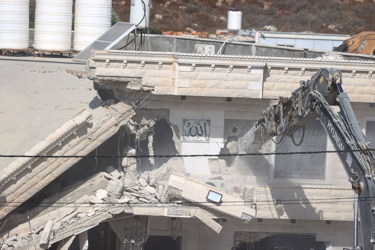 İsrail Doğu Kudüs'te Filistinli Aileye Ait Evi Yıktı: 15 Kişi Evsiz Kaldı