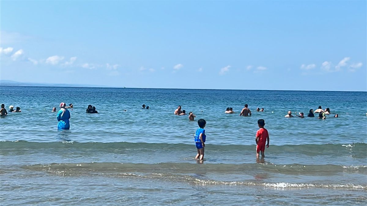 Kandıra’da Deniz Yasağı Kalktı, Plajlar Doldu