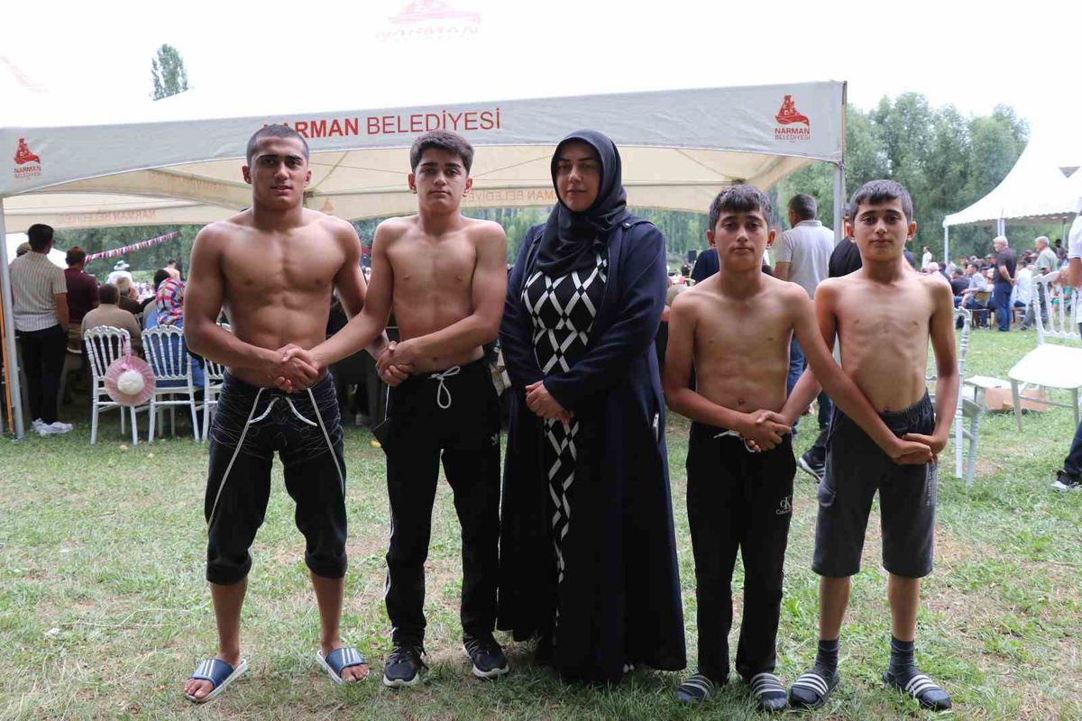Anne desteğiyle er meydanında dört kardeş