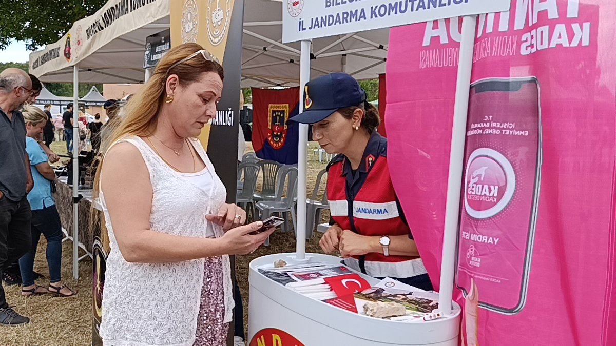 Kınık Çömlekçilik Festivali'nde 500 Kadına KADES Anlatıldı