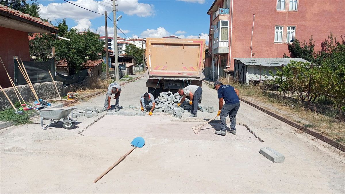 Kırıkkale'de Kilit Parke Taşı Çalışmaları Sürüyor