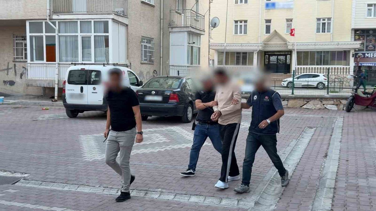 Kırmızı Bültenle Aranan Terör Şüphelisi Kırşehir'de Yakalandı