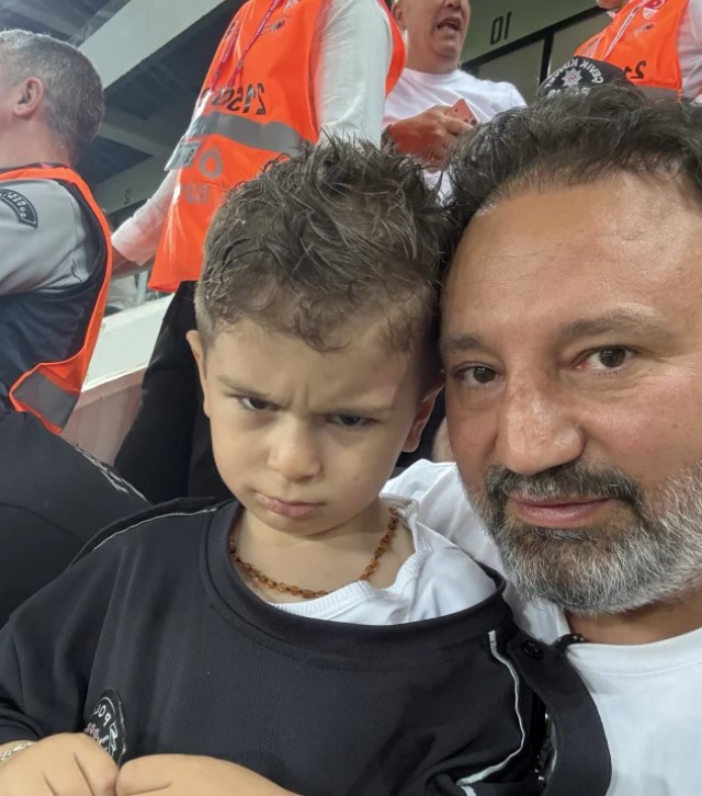 Küçük Fenerbahçeli taraftarı kucağına alıp koruyan polis memuru o anları anlattı 5 kucuk fenerbahceli taraftari k 20152009 9862 1 m