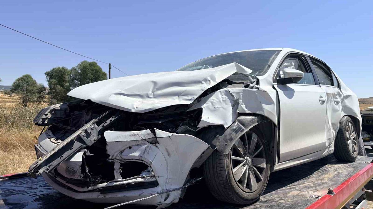 Kütahya'da Trafik Kazası: 3 Yaralı
