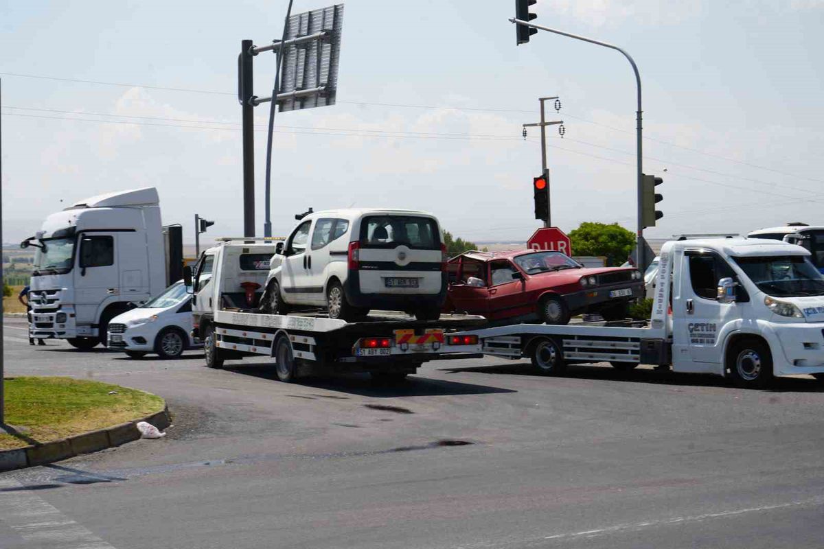 Niğde-Bor Yolunda Trafik Kazası: 3 Yaralı