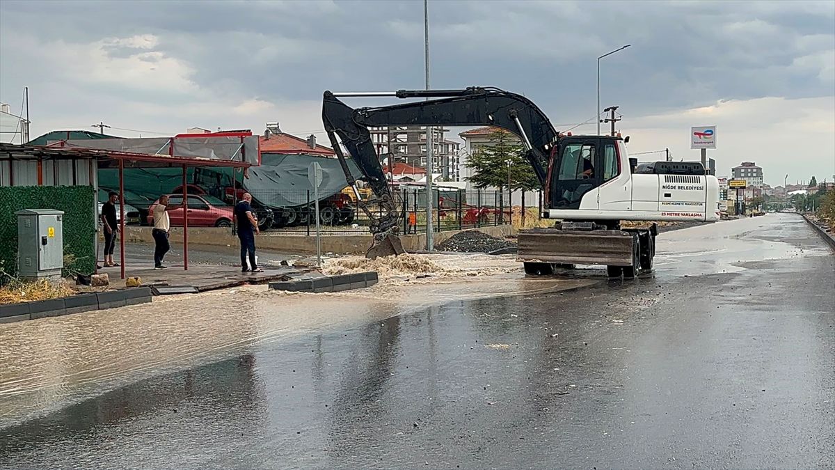 Niğde'de Sağanak Yaşamı Olumsuz Etkiledi