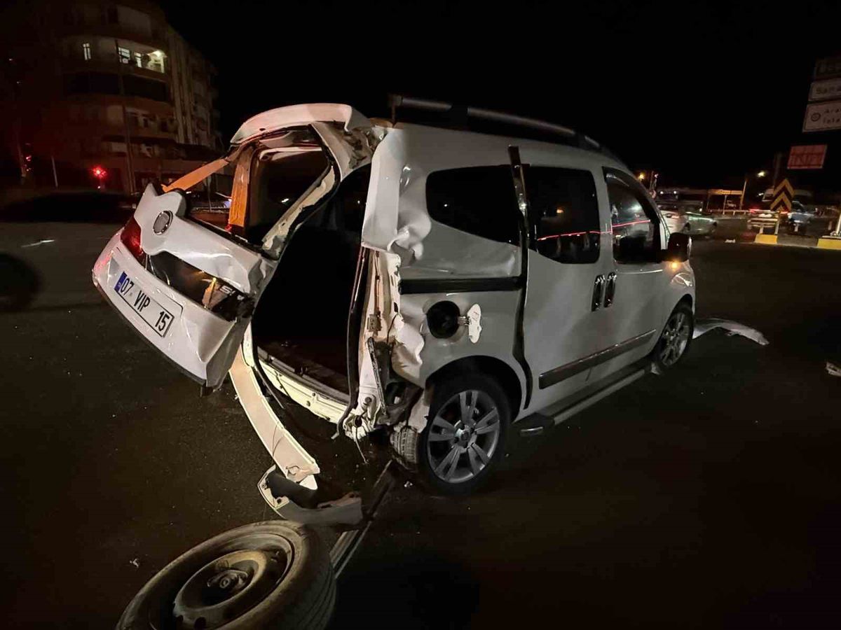Serik'te Zincirleme Kazada Sürücü Kayıplara Karıştı