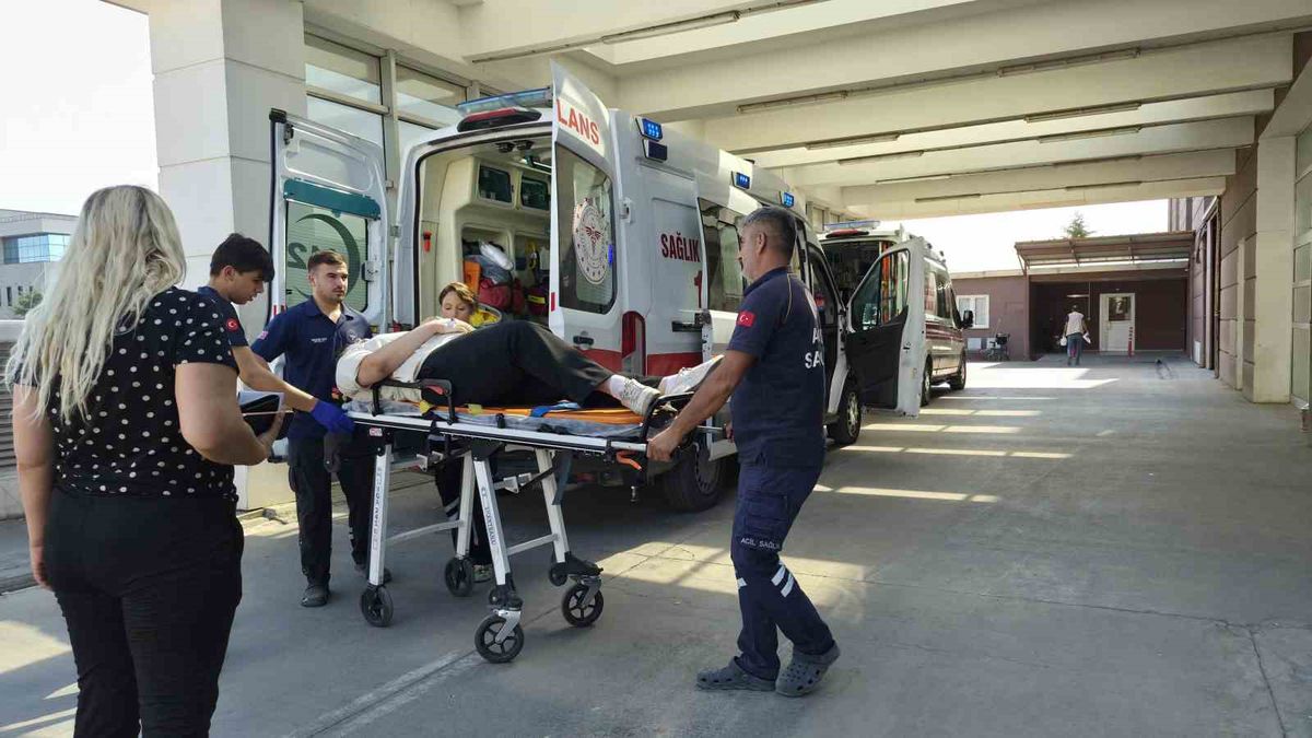 Adıyaman'da Otomobil Bariyerlere Çarptı: 1 Yaralı