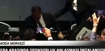 Serdal Adalı'nın talihsiz anı! Basın toplantısında yere düştü