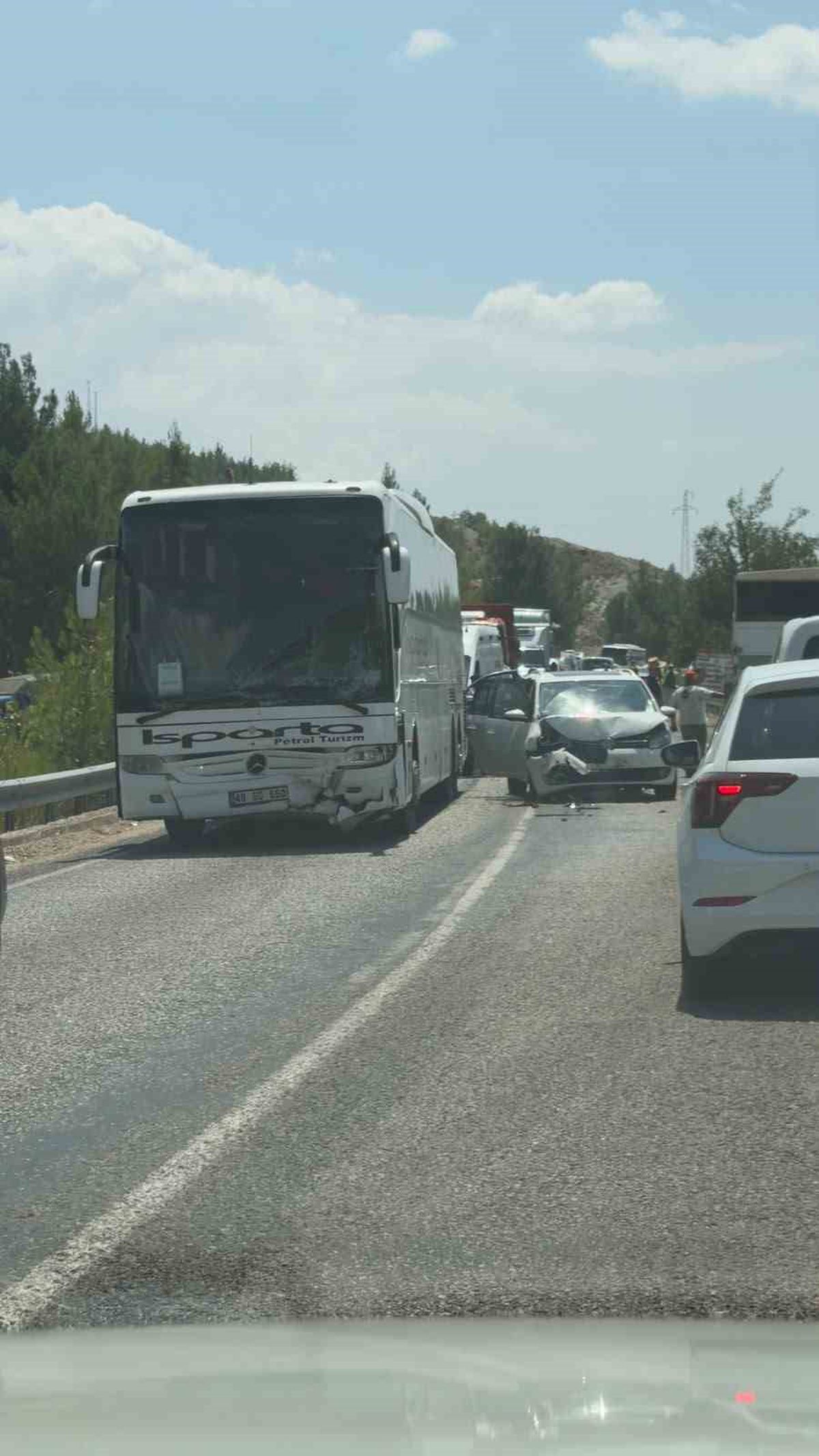 Muğla'da Otobüs ve Ticari Araç Çarpıştı: 5 Yaralı