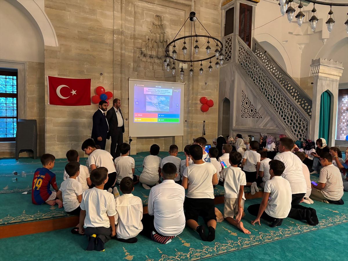 Rüstem Paşa Camisi'nde Yaz Kur'an Kursu Tamamlandı