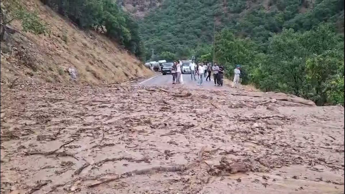 Tunceli'de Şiddetli Yağış Heyelana Neden Oldu, Karayolu Ulaşıma Açıldı