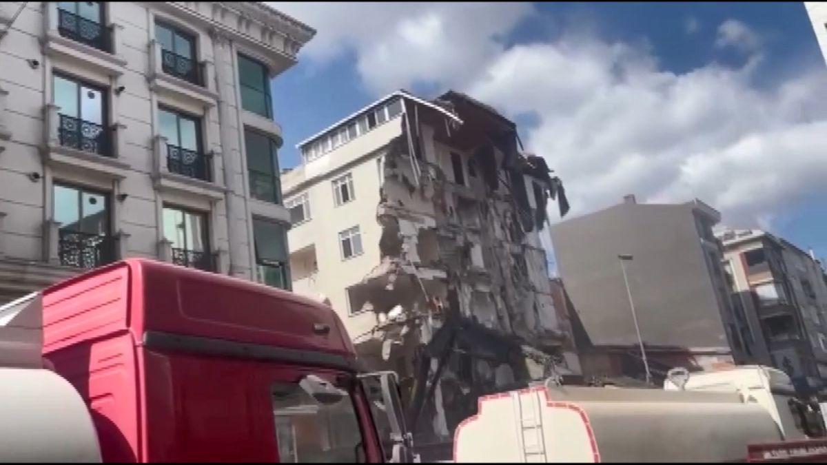 Zeytinburnu’nda Yıkım Sırasında Bina Çöktü