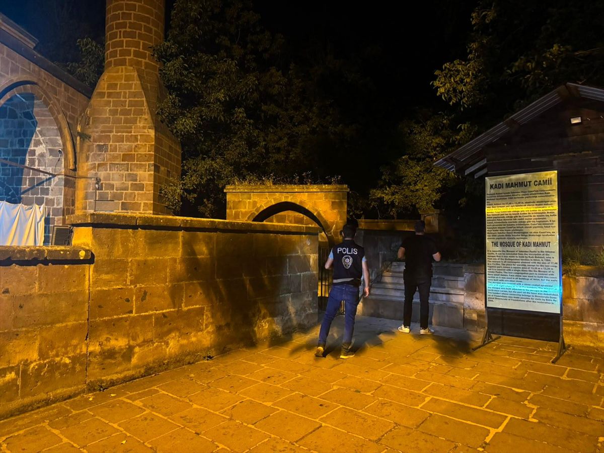 Ahlat'ta Tarihi Alanlarda Polis Denetimi