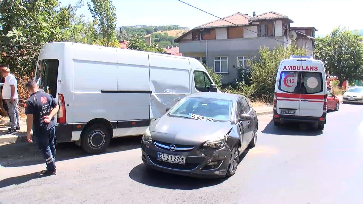 Ataşehir'de Zincirleme Kaza: Yaralı Var, Sürücü Kaçtı