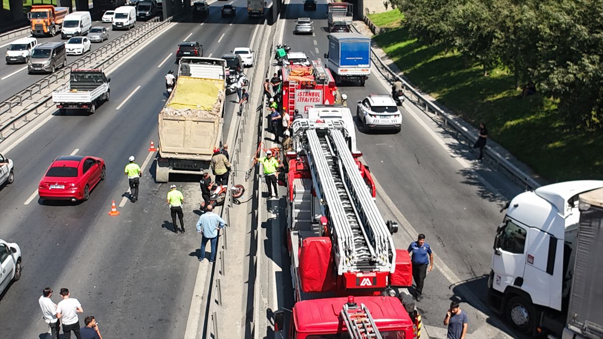 Bahçelievler'de motosiklet kamyonun altında kaldı: 1 ölü