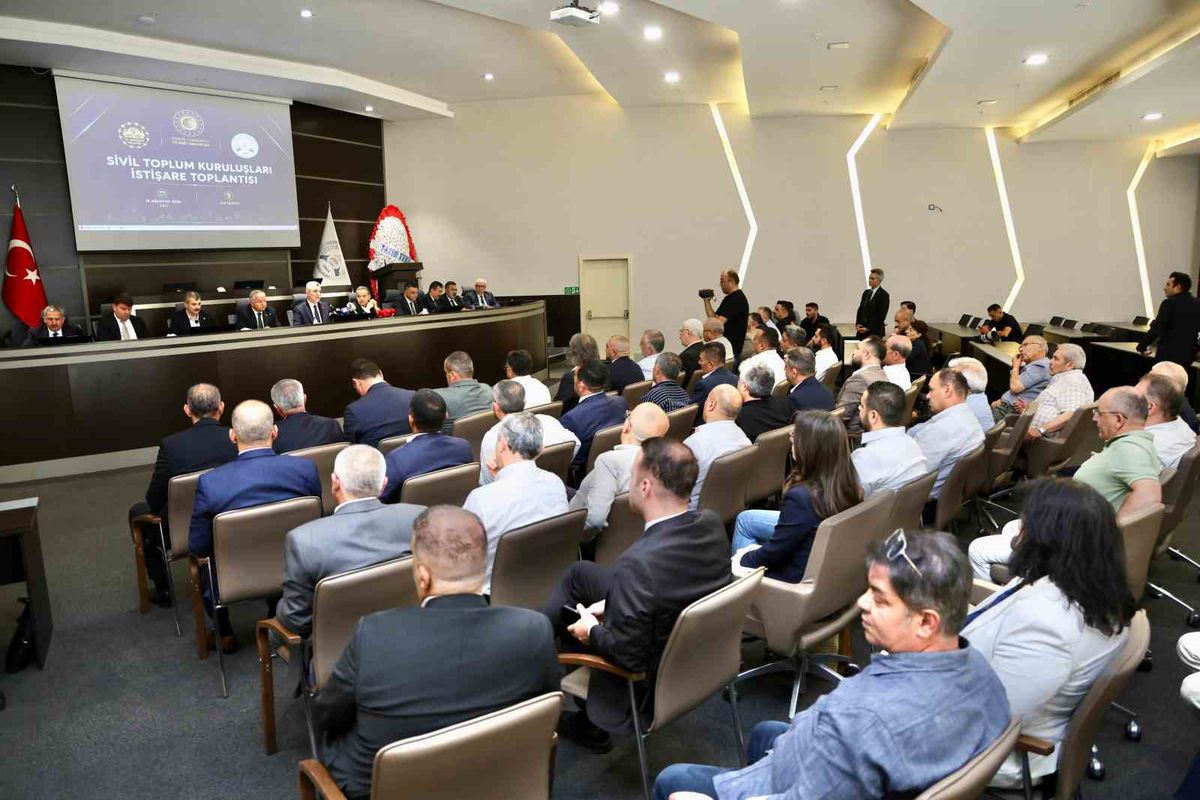 Bakan Bolat Aksaray'da STK'larla Buluştu