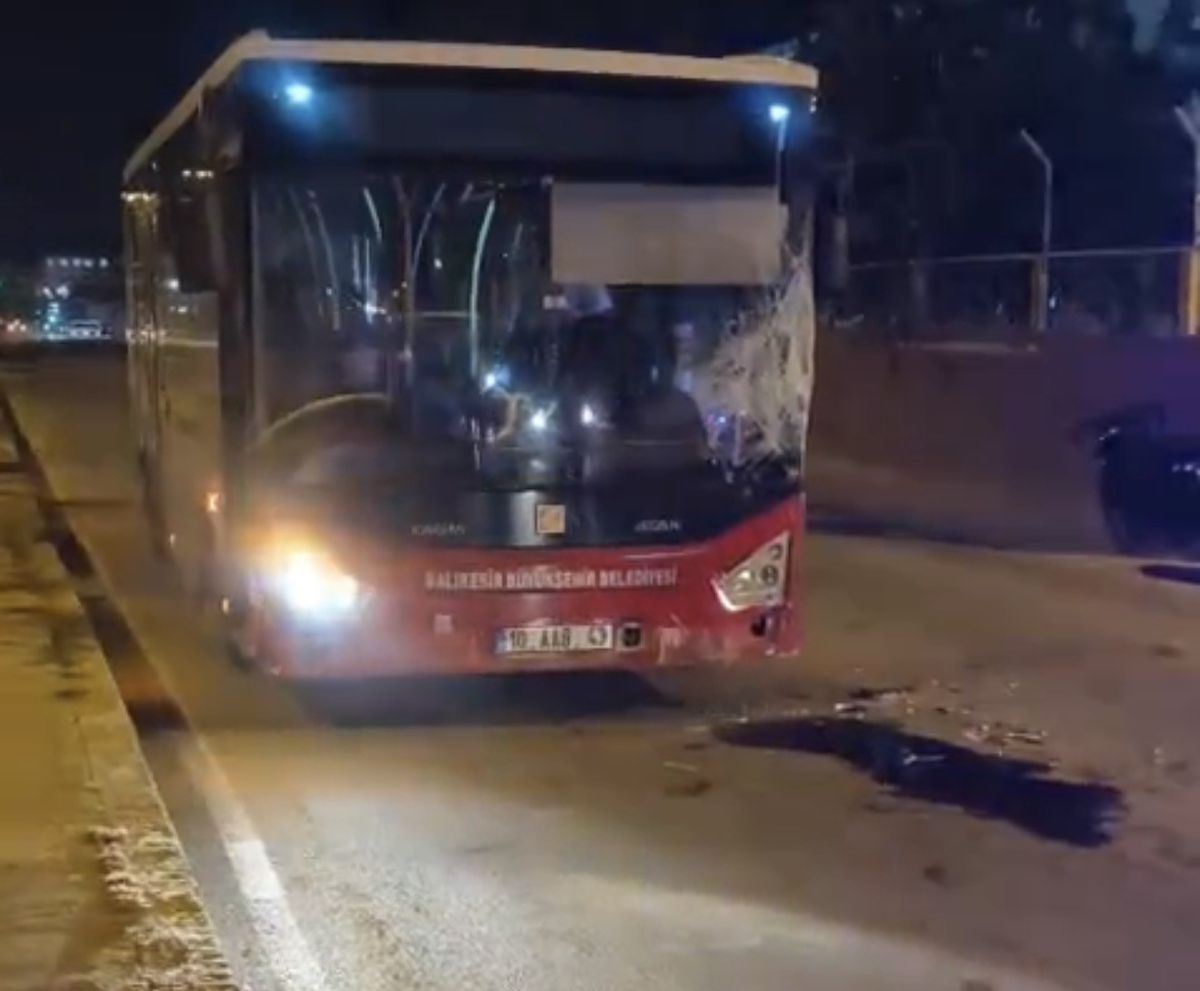 Bandırma'da Ters Yön Kazası: Motosikletli Genç Yaralandı