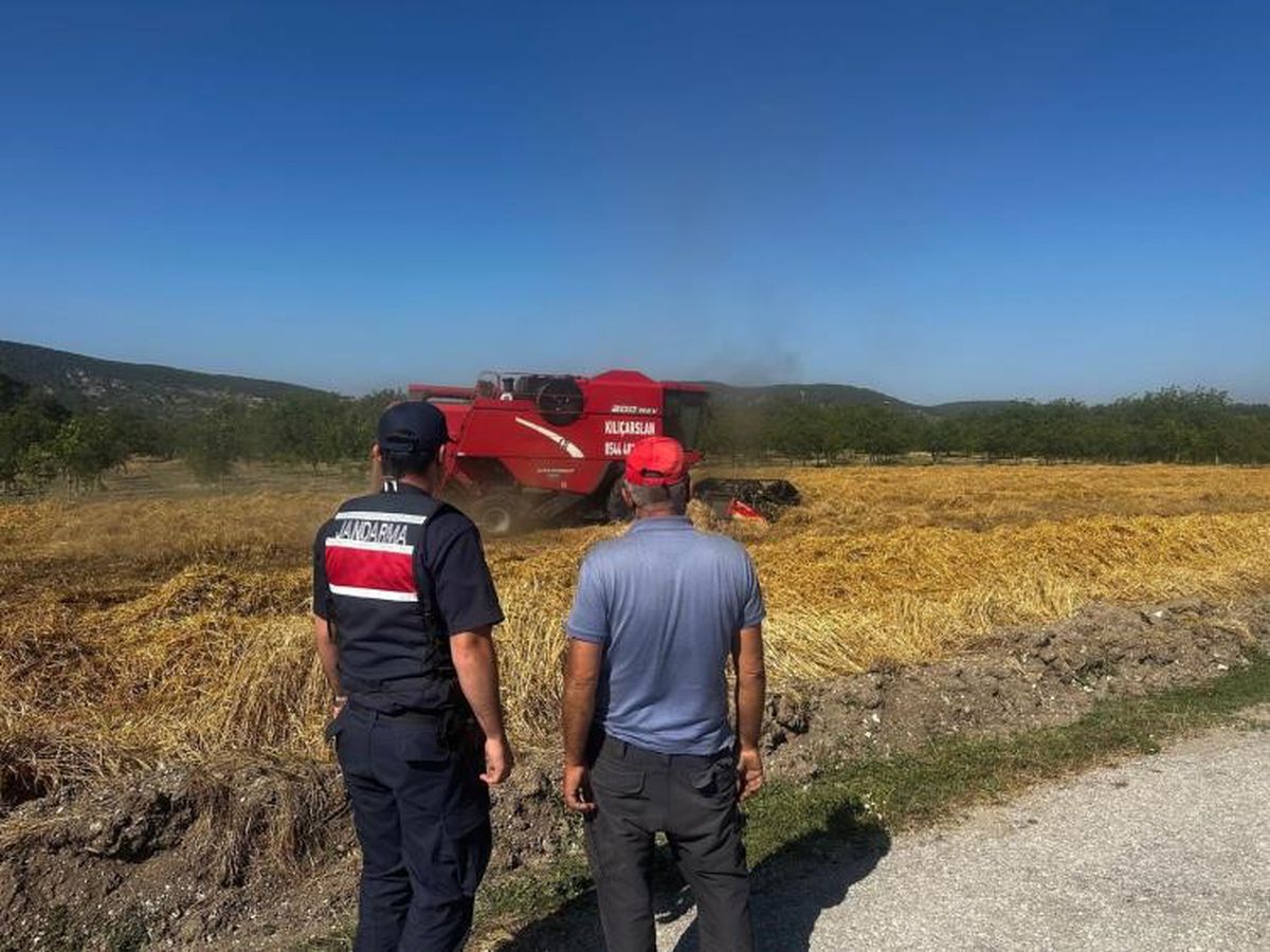 Bilecik'te biçerdöver operatörlerine yangın uyarısı