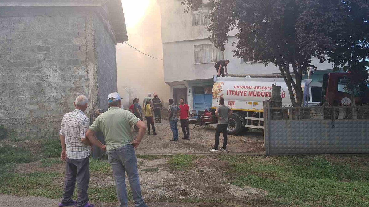 Çaycuma'da Odunluk Yangını Jandarma ve İtfaiye Tarafından Söndürüldü