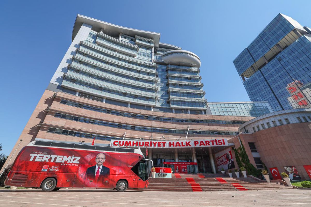 CHP'nin 'Tertemiz Başlangıç' Otobüsü Hazır