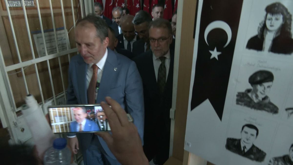 Fatih Erbakan Çubuk'ta Esnafla Buluştu: '50 Yıl Geriye Gitti' Tepkisi