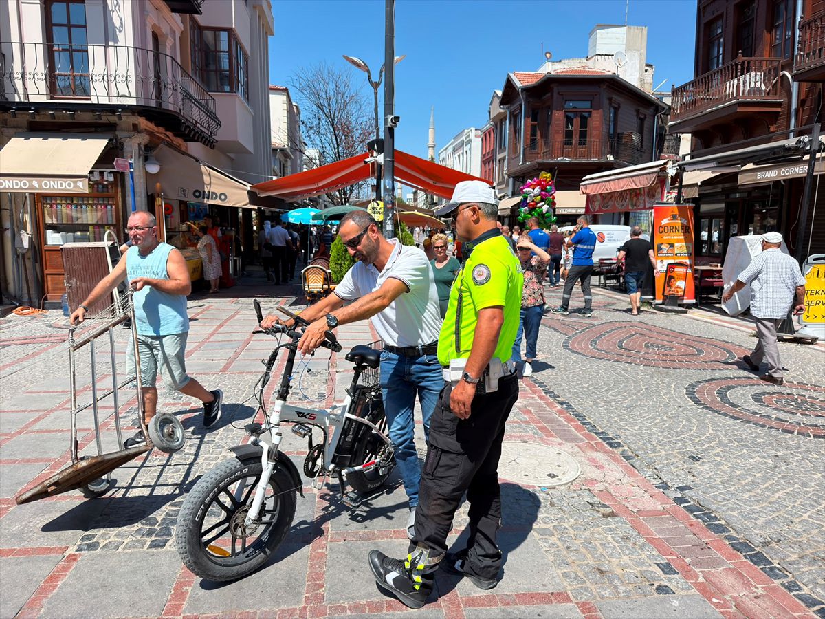 Edirne'de motosiklet denetimi: 9 sürücüye ceza