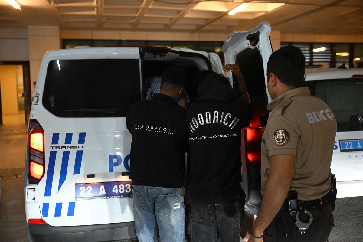 Edirne’de Kaçan Otomobilde 7 Göçmen Yakalandı