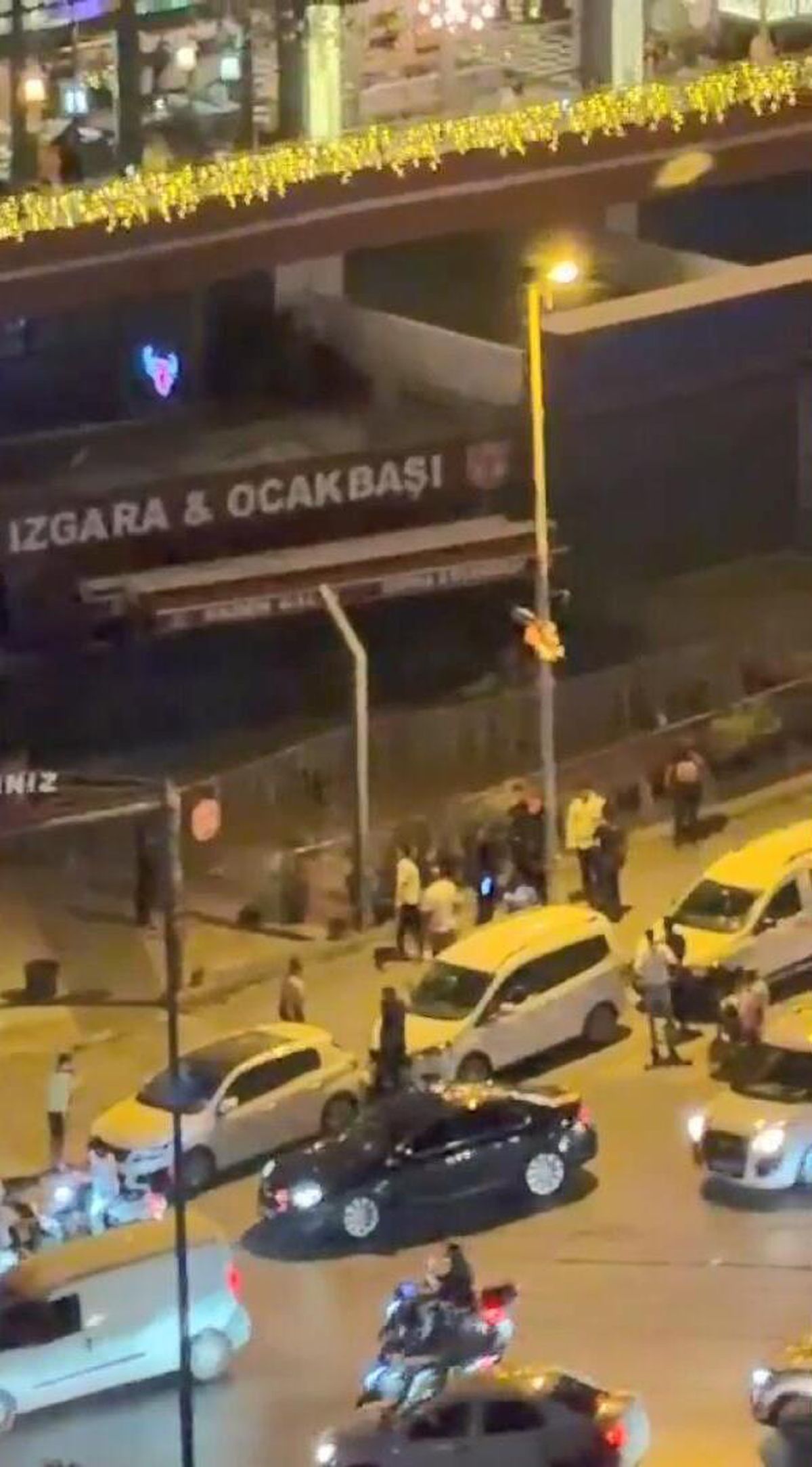 Esenyurt'ta Sokak Ortasında Vahşet: 2 Kişi Dakikalarca Darbetti