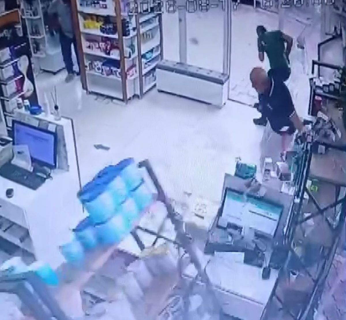 Malatya'da Fırtına Eczanede Paniğe Neden Oldu